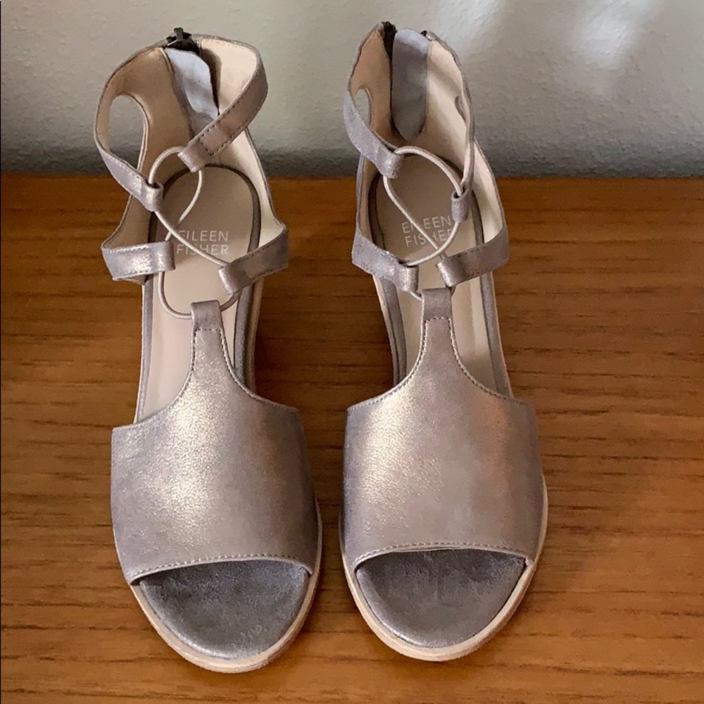New in box Eileen Fisher 6 medium sandals